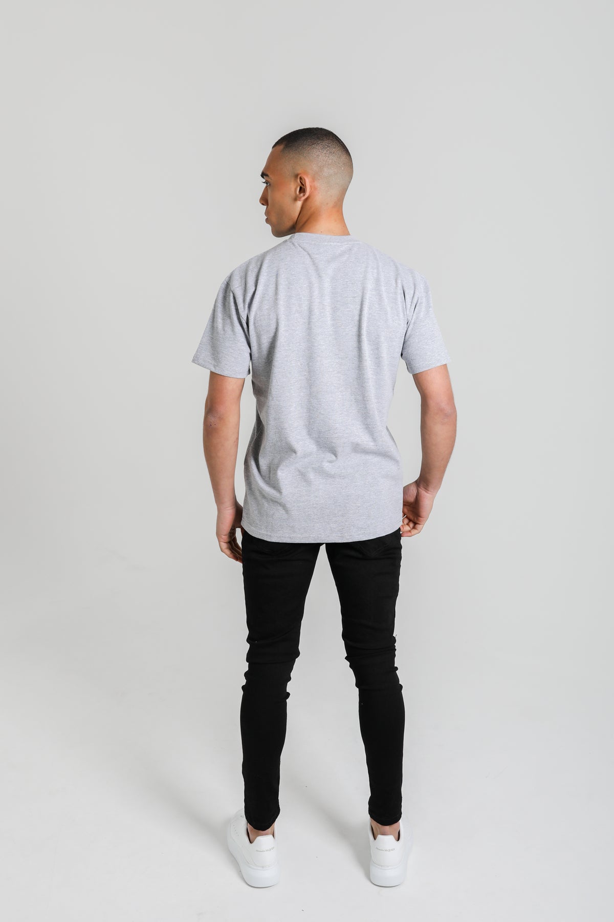 Grey t shirt and black jeans cheap